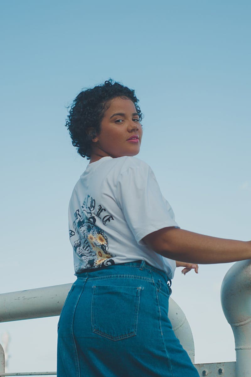 Mulher com camiseta em Pernambuco