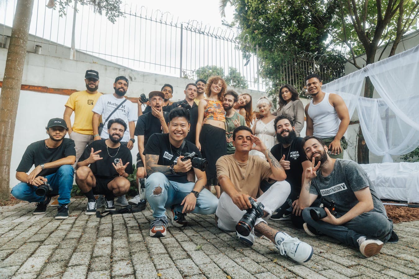 Grupo diverso de amigos em São Paulo